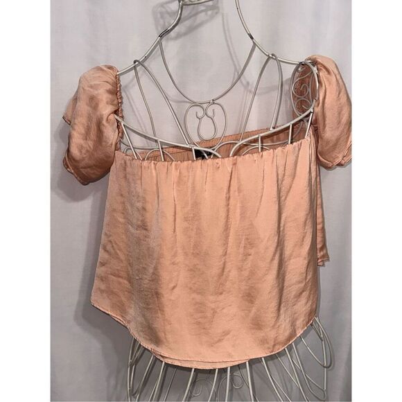 BEAUTIFUL LIGHTWEIGHT Urban outfitters Lucca silk like off the shoulder top BLOU - Picture 1 of 5